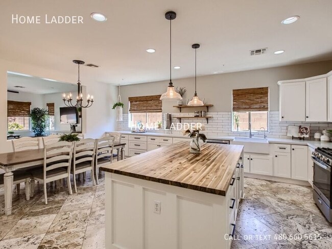 Building Photo - 29683 N 69th Dr