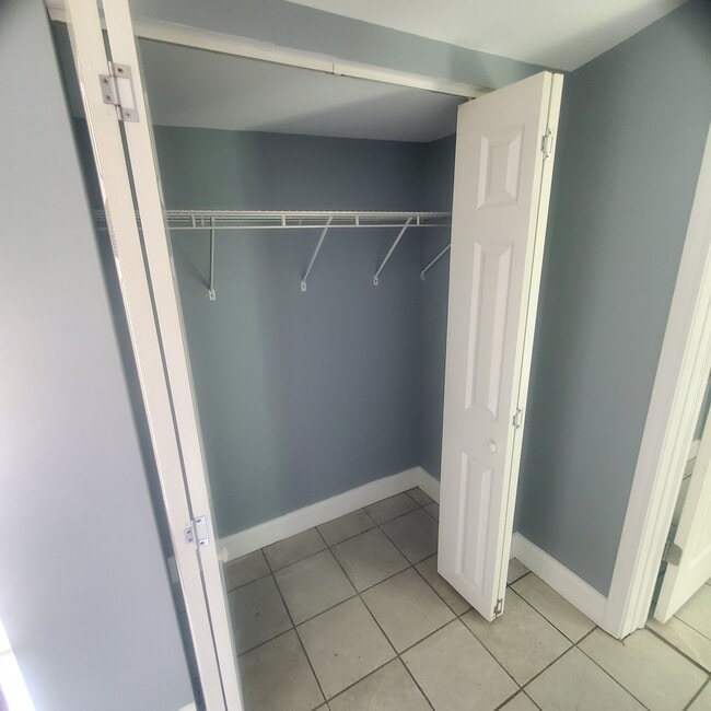 Building Photo - Cedar