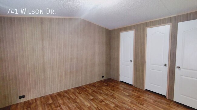 Building Photo - 741 Wilson Dr