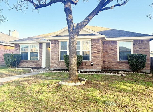 Building Photo - Coming Soon! 3 Bedroom, 2 bath open concept In Lancaster