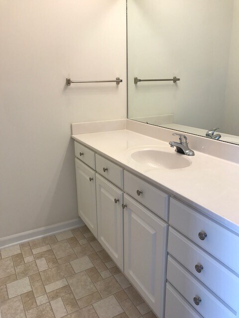 Building Photo - Spacious 3BR, 2.5BA Townhome in Chapel Hill