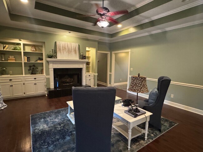 Building Photo - 416 Towne Lake Dr