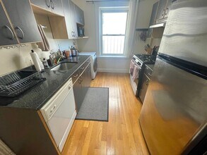 Building Photo - 9/1 No Fee!- Sunny upper floor 2BR - w/d i...