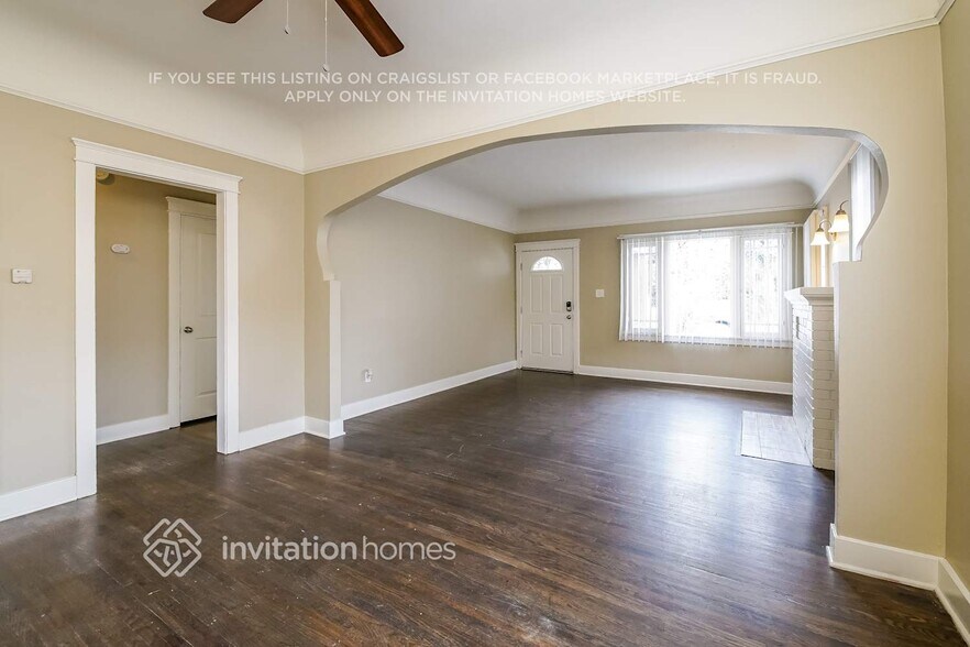 Building Photo - 1642 W 65th Pl