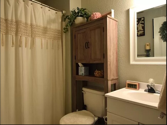 Building Photo - 1476 Tenbury Dr