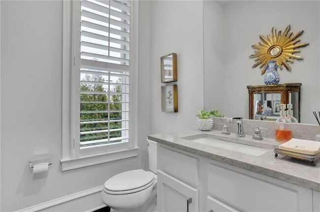 Building Photo - 885 3rd St