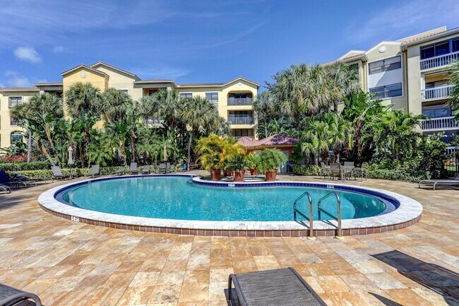 Building Photo - 400 Uno Lago Dr