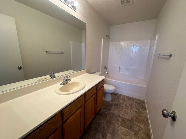 Building Photo - Beautiful 3 Bedroom Home with RV Parking