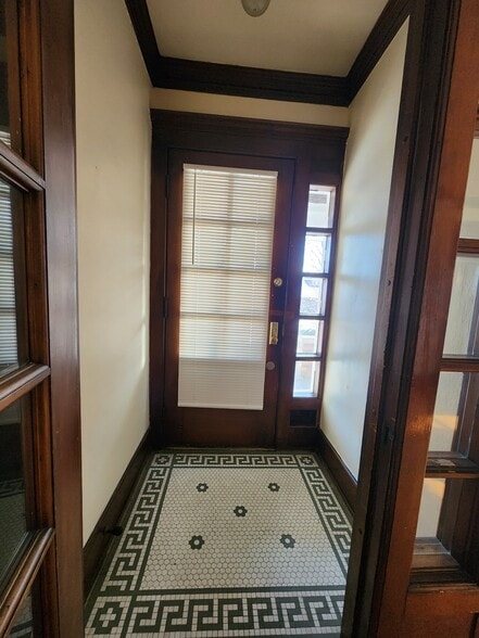 Front foyer - 2107 N 51st St