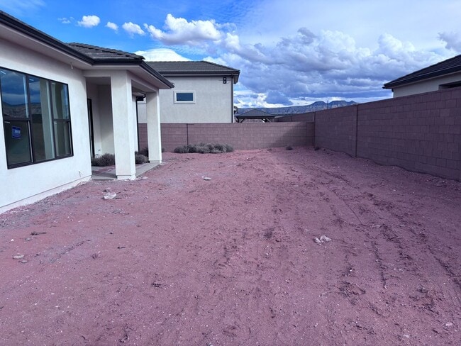 Building Photo - Brand New Ivory Home close to Sand Hollow