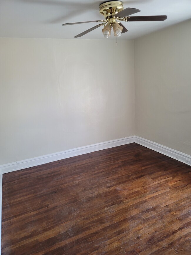 Building Photo - 5048 Devonshire Ave