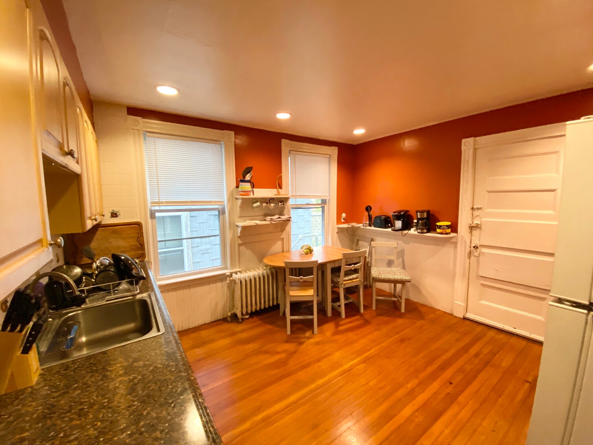 Building Photo - 10 Sachem St