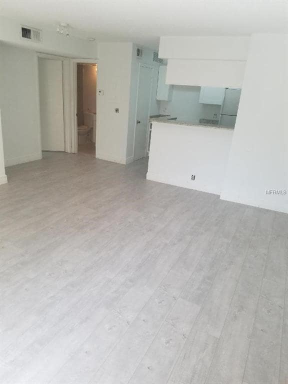 Building Photo - 375 Lake Ontario Ct