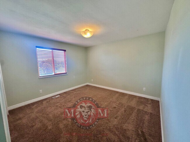 Building Photo - 4 Bed 3.5 Bath Beautiful Home In Sandy