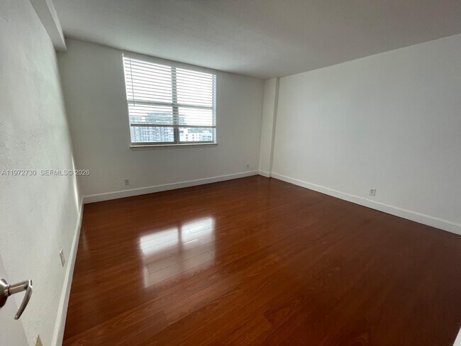 Building Photo - 401 69th St