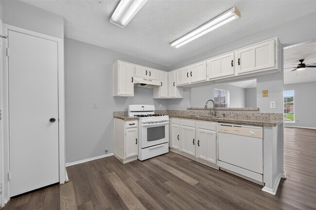 Building Photo - 2403 Autumn Springs Ln
