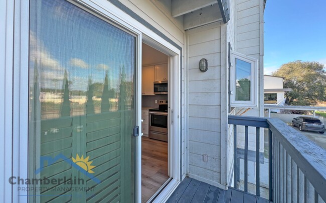 Building Photo - 2 bedroom 1/5 bath in the Village and walk...