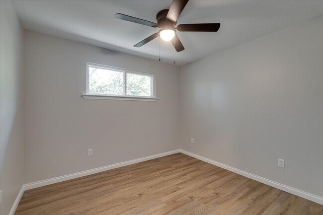 Building Photo - 2203 Milne St