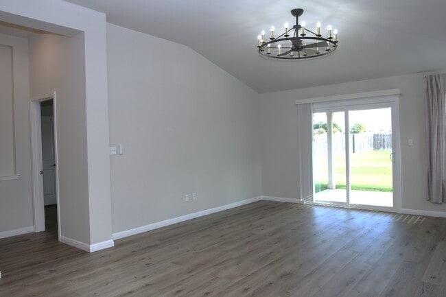 Building Photo - 6032 Genova Pl