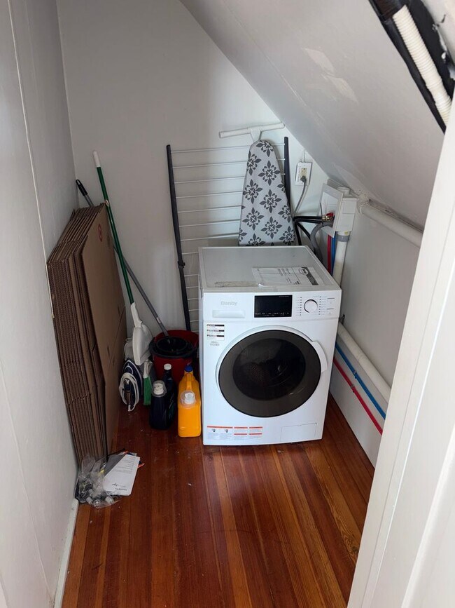 Building Photo - Cozy 1 Bed,1 Bath partially furnished apartment located in The Heart Of Elizabethtown!