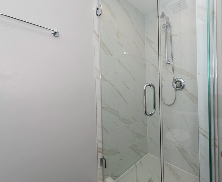 Building Photo - 3336 W Irving Park Rd