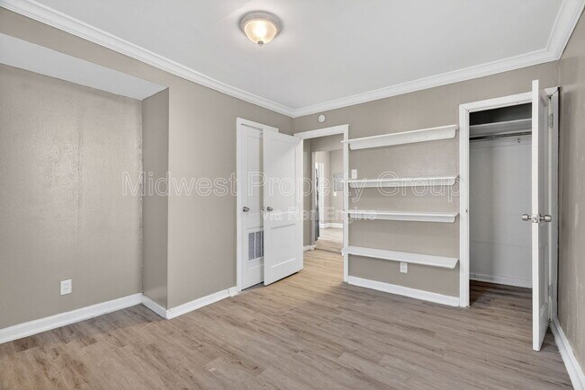 Building Photo - 8921 Higginson Ave