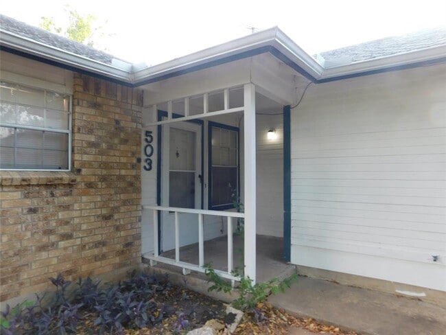 Building Photo - 501-503 Willowbend Cove