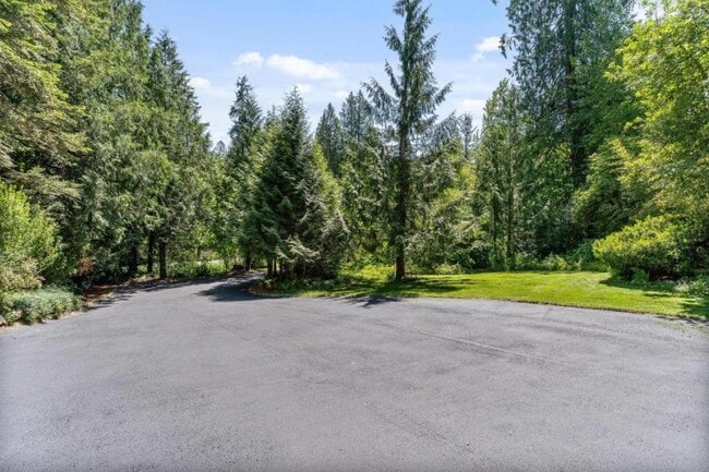 Building Photo - 4 bedroom in Issaquah WA 98027