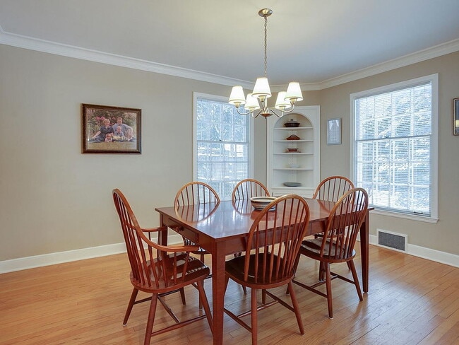 Building Photo - "Charming 3-Bed Home with Granite Elegance...