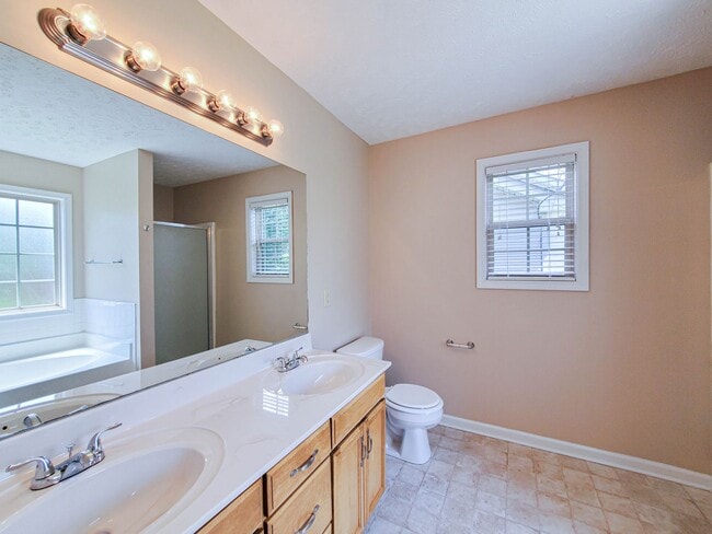 Building Photo - Pet Friendly Three Bedroom!