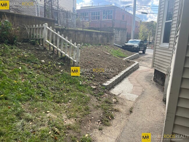 Building Photo - 31-33 Raymond Ave. Unit 33-2