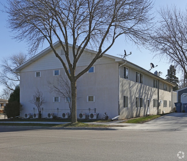 Building Photo - Galway On The Lake Apartments
