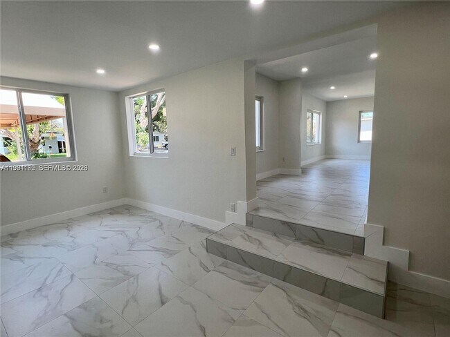 Building Photo - 5970 SW 46th St