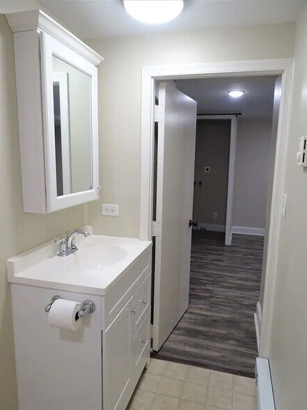 Building Photo - 125 E Main St