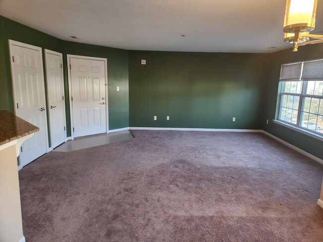 Building Photo - 2026 Windsong Dr