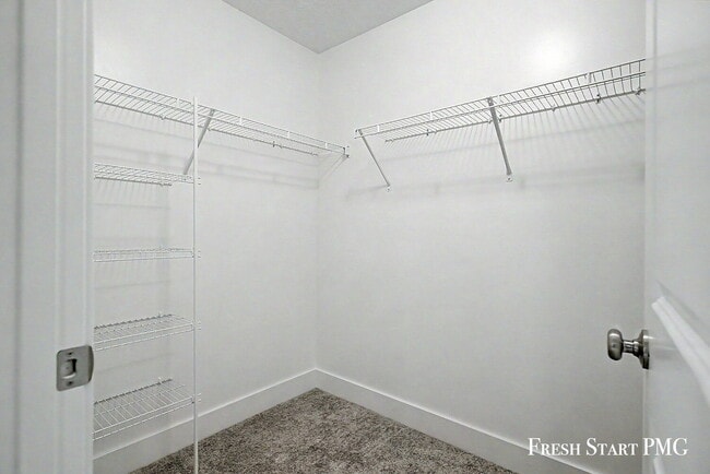 Building Photo - 3-Bed with 2.5 Baths in Rockford's Serene Setting with Fenced in Yard