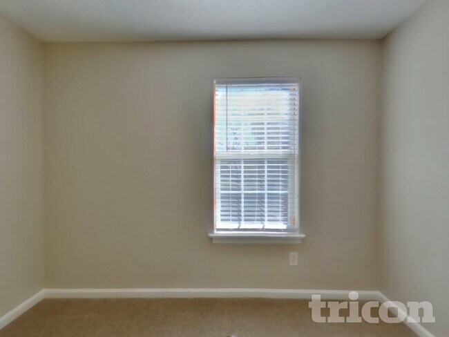 Building Photo - 2492 Feathertree Ln