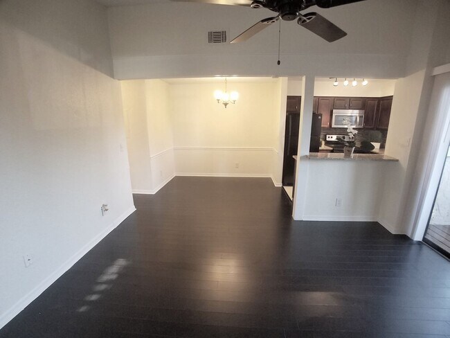 Building Photo - Beautiful 1/1 Remodeled Condo for Rent in ...