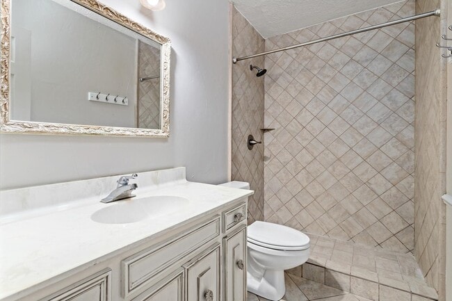 Building Photo - 660 Bancroft Dr