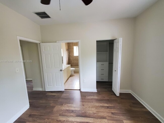 Building Photo - 2531 NE 41st Terrace