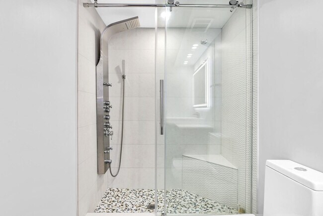 Building Photo - 2701 N Ocean Blvd