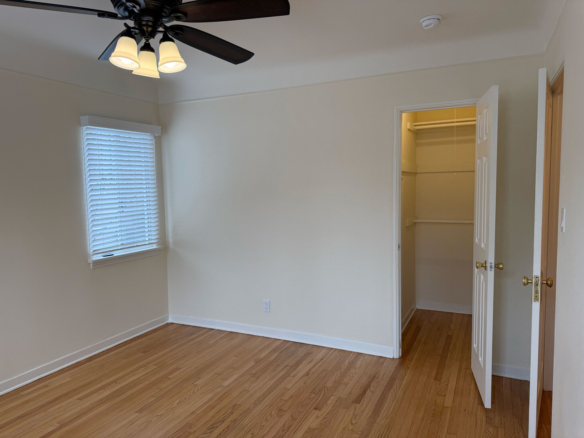 Building Photo - 617 W Glenoaks Blvd