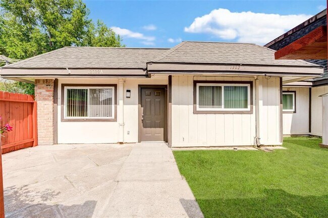 Building Photo - 12028 Mighty Oak Dr