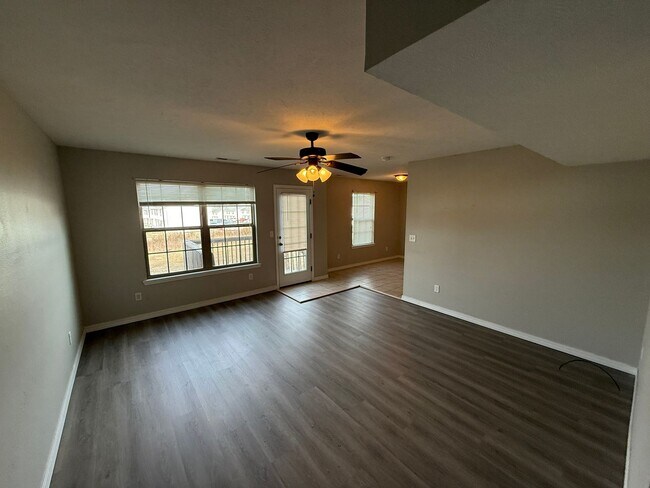 Building Photo - 3363 S Hillcrest Ave