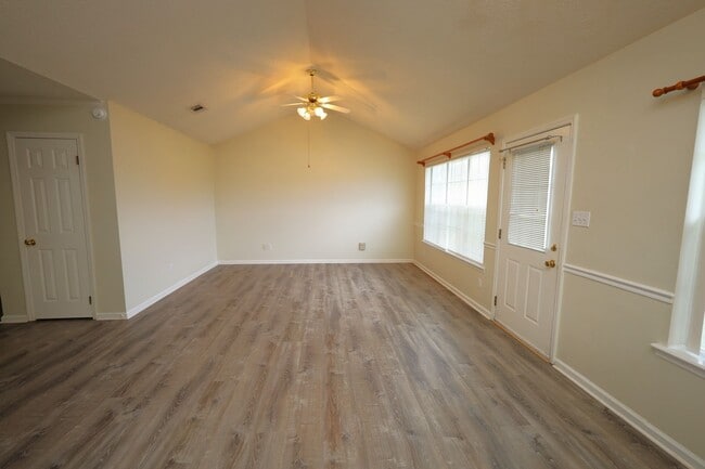 Building Photo - 4200 Shadowwood Dr