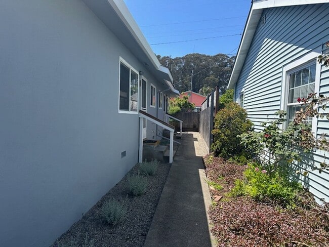 Building Photo - 615 Gilroy Dr