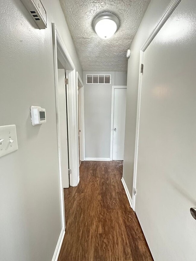 Building Photo - 585 Eureka Springs Dr