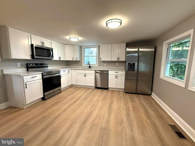 Building Photo - 87 Becks Ln