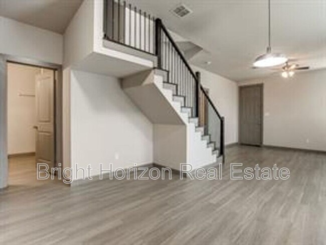 Building Photo - 10612 Tube Dr