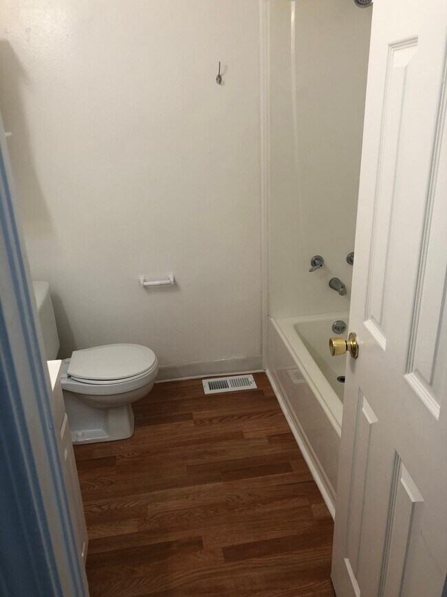 Full bath - 17664 E Loyola Dr